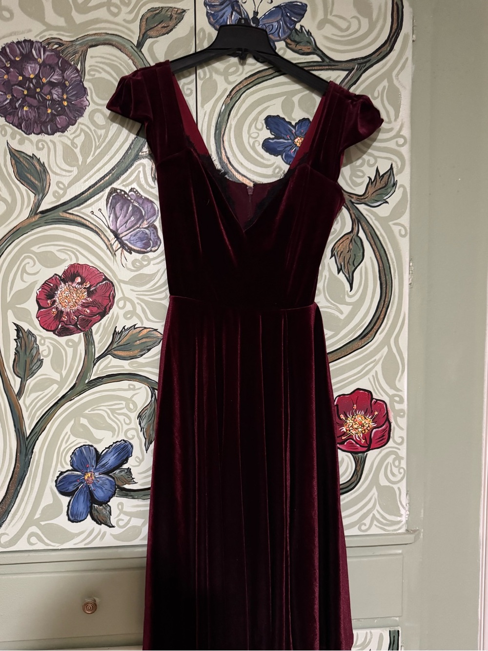 Velvet V-Neck Evening Dress in Deep Wine